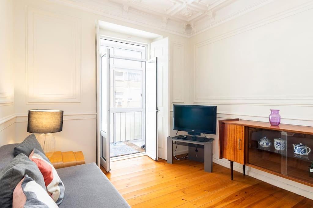 Spacious Near Saldanha * Lisboa